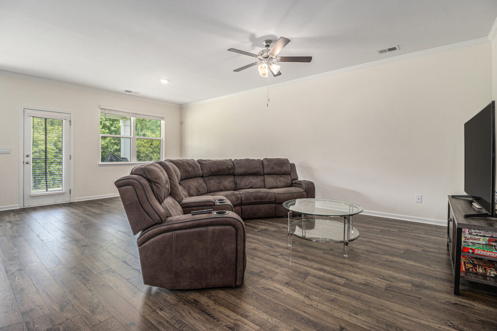 005_2304_pelham_pass_17_200