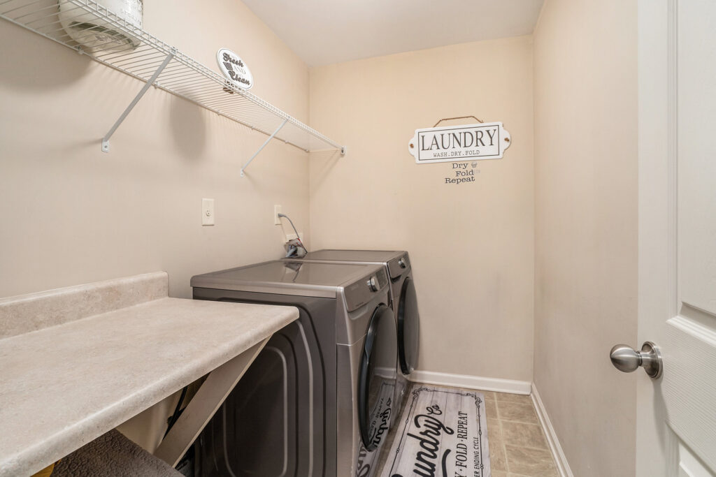 014_230_haleys_court_0037_422